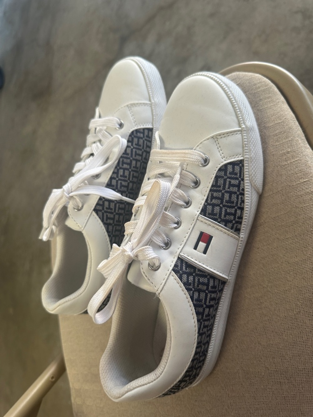 Tommy Hilfiger White and Navy Logo Low-Top Sneakers